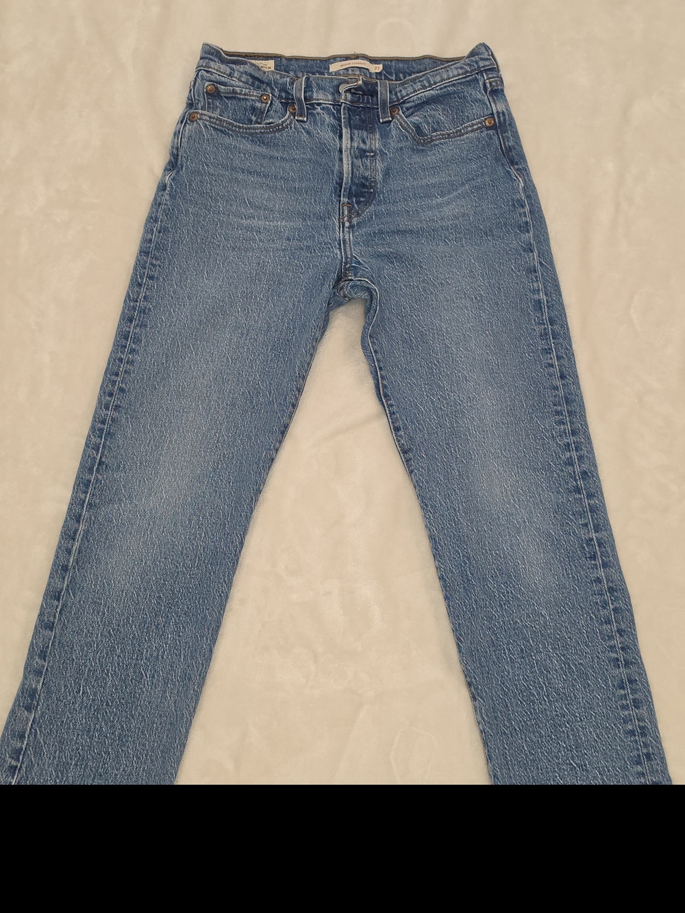 Levi's Women's Straight Leg Jeans in Medium Blue Wash Size 27